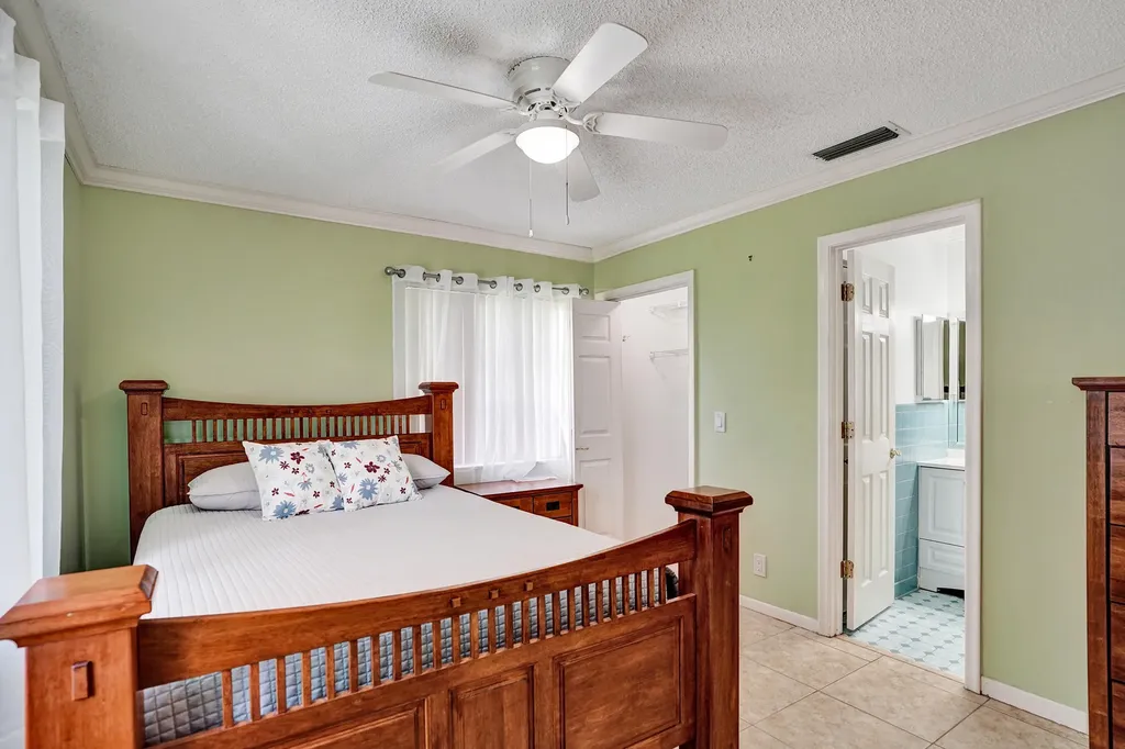 2331 Croton Delray Beach FL 33445