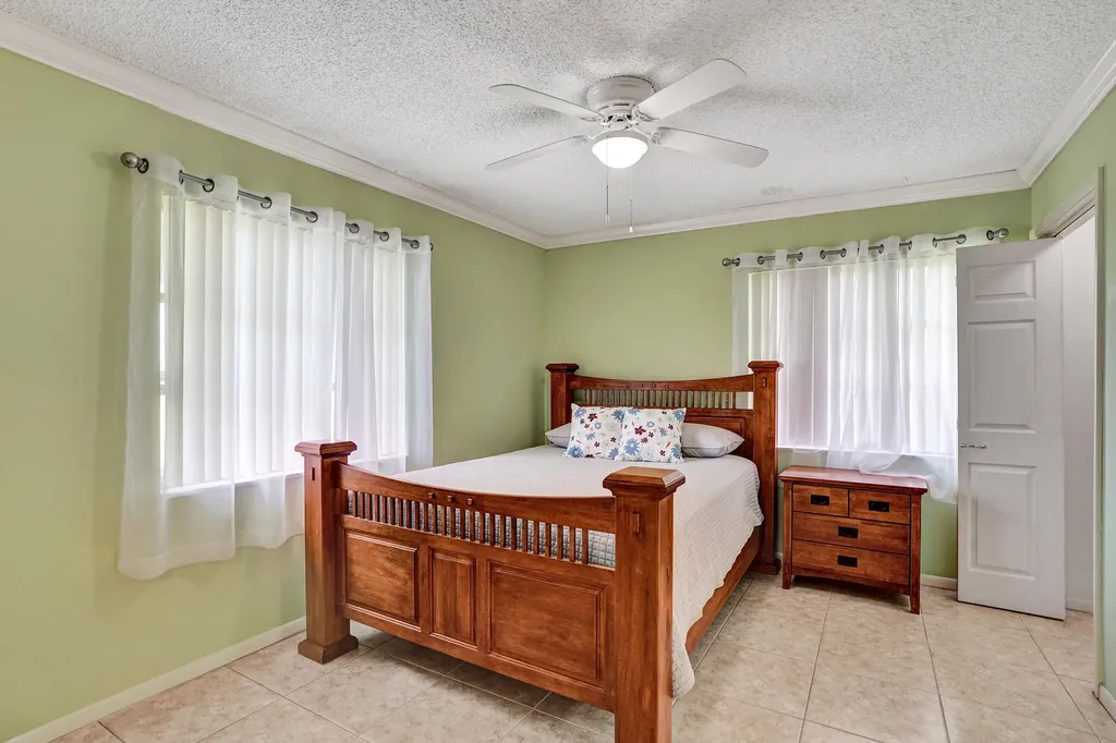 2331 Croton Delray Beach FL 33445