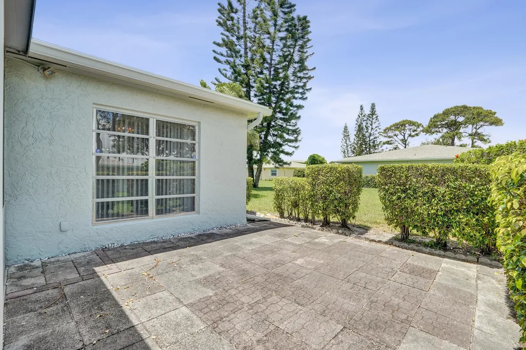 2331 Croton Delray Beach FL 33445