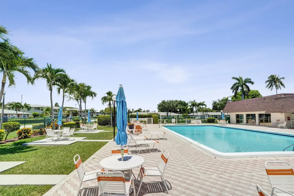2331 Croton Delray Beach FL 33445