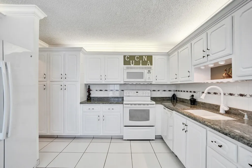2331 Croton Delray Beach FL 33445
