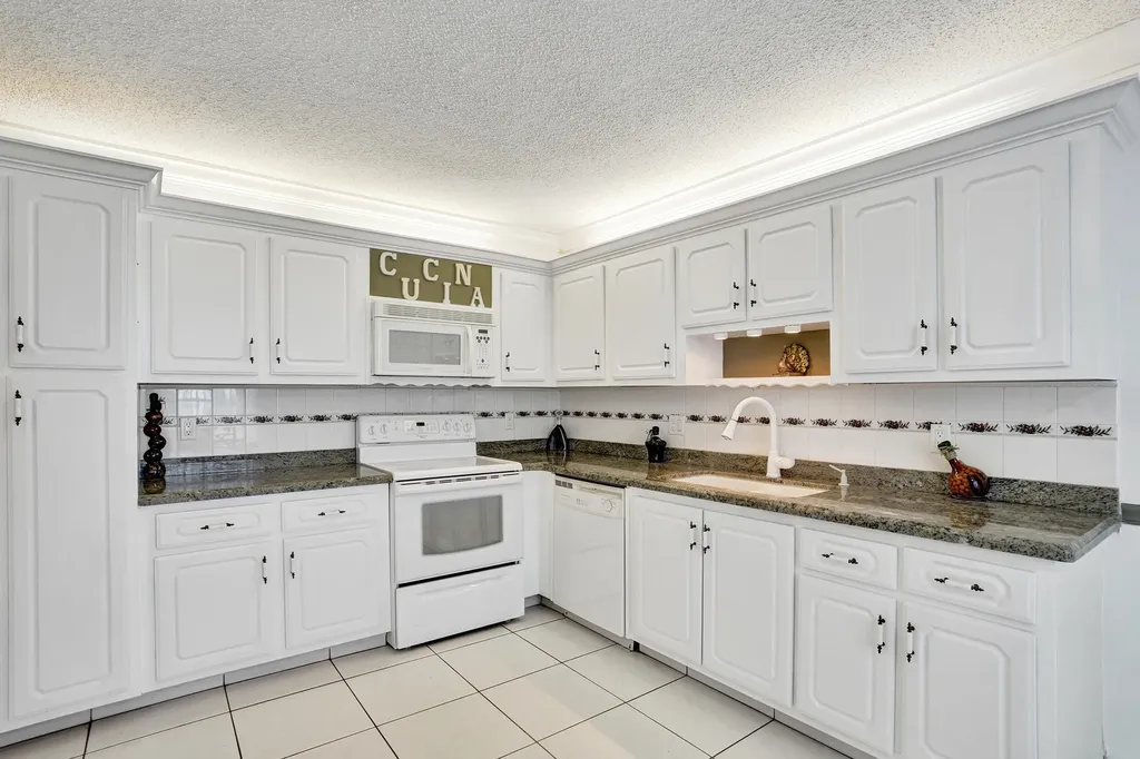 2331 Croton Delray Beach FL 33445