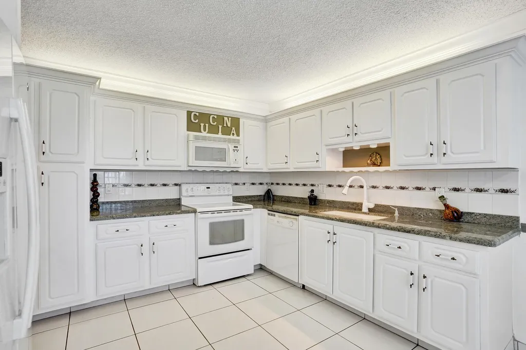 2331 Croton Delray Beach FL 33445