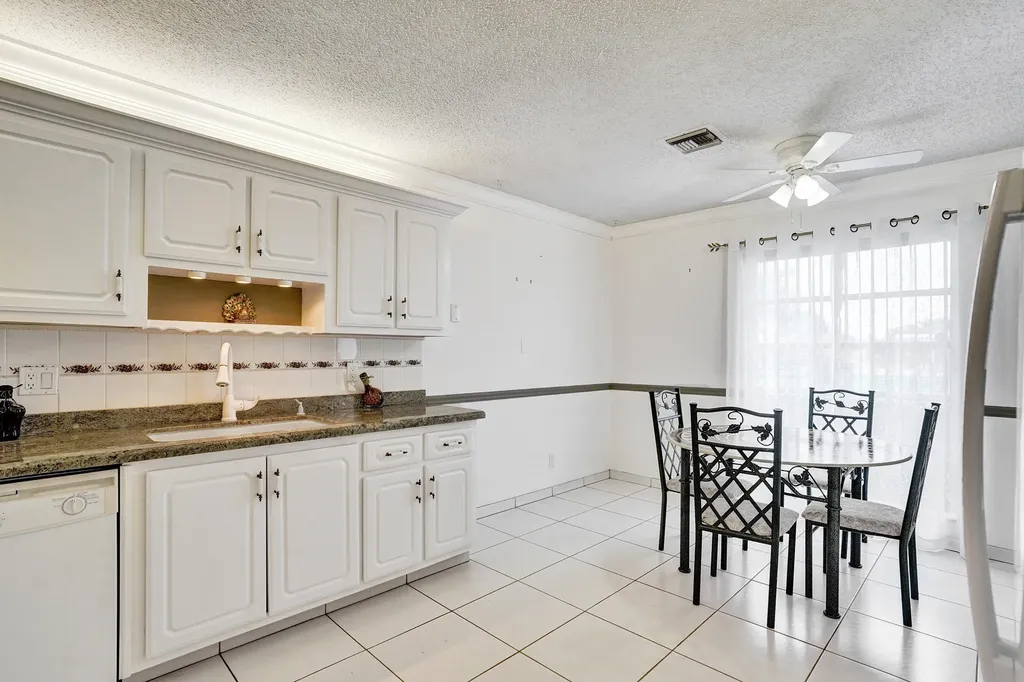 2331 Croton Delray Beach FL 33445