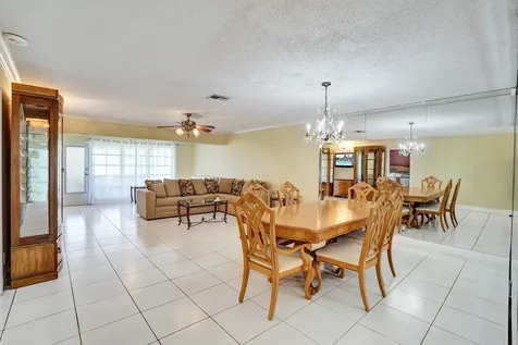 2331 Croton Delray Beach FL 33445