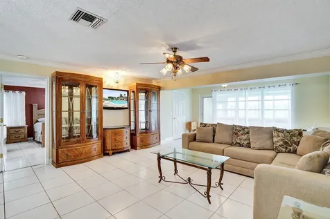 2331 Croton Delray Beach FL 33445