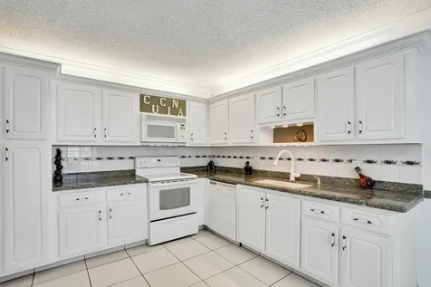 2331 Croton Delray Beach FL 33445