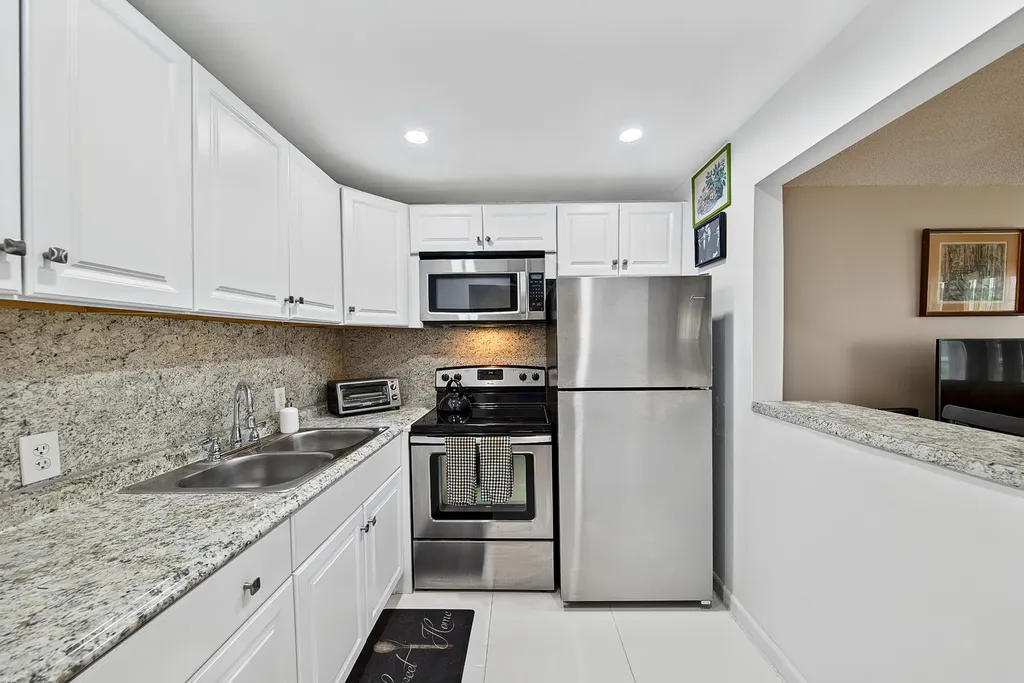 96 Fanshaw C Boca Raton FL 33434