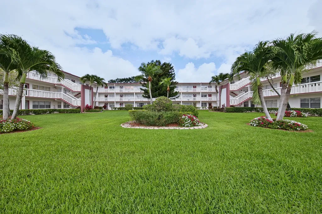 96 Fanshaw C Boca Raton FL 33434