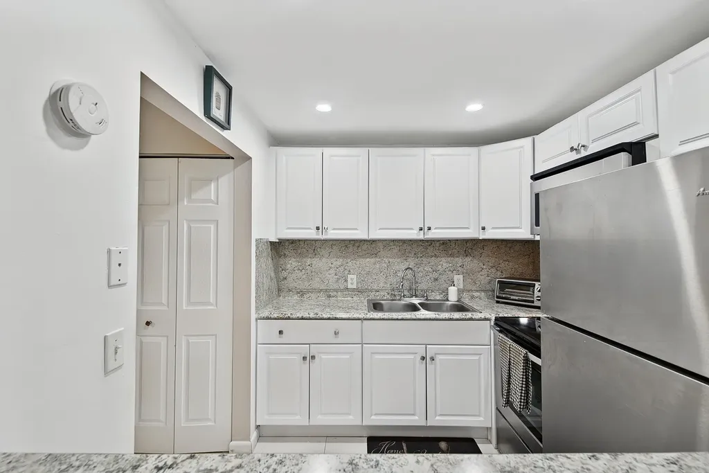 96 Fanshaw C Boca Raton FL 33434