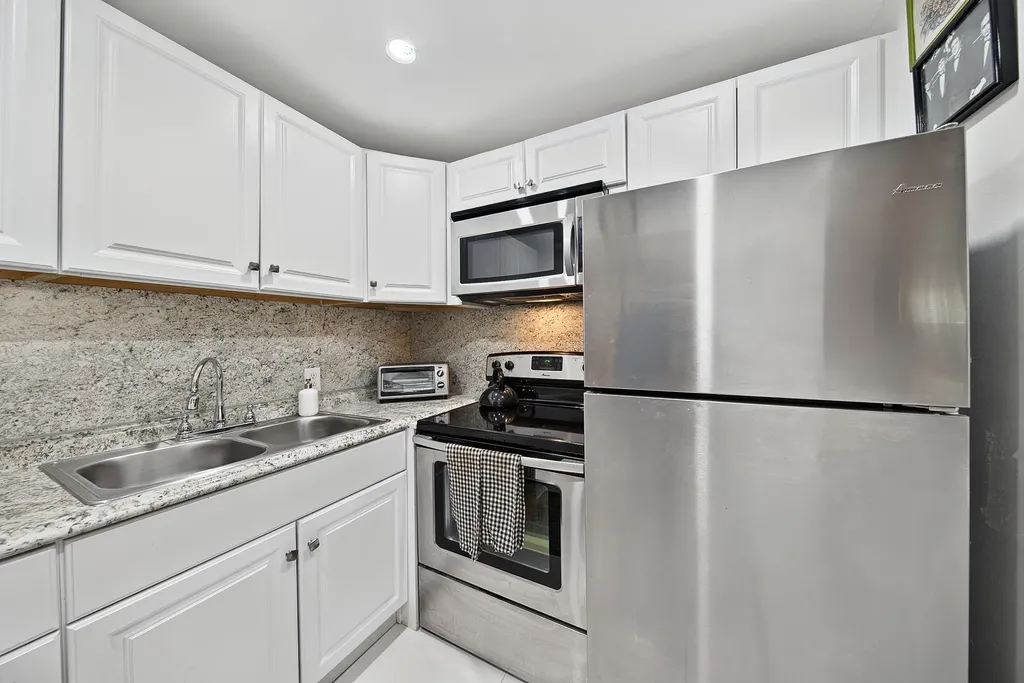 96 Fanshaw C Boca Raton FL 33434