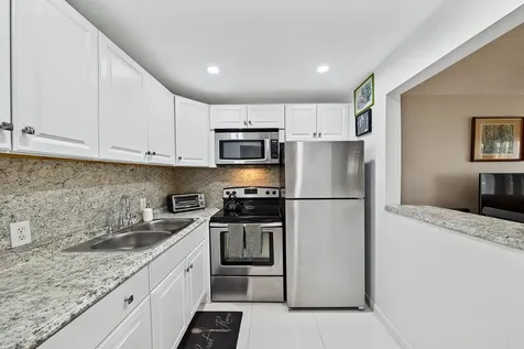96 Fanshaw Boca Raton FL 33434
