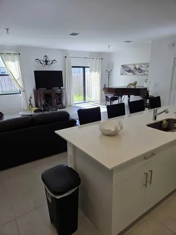 4917 Peacock Way Dania Beach FL 33312