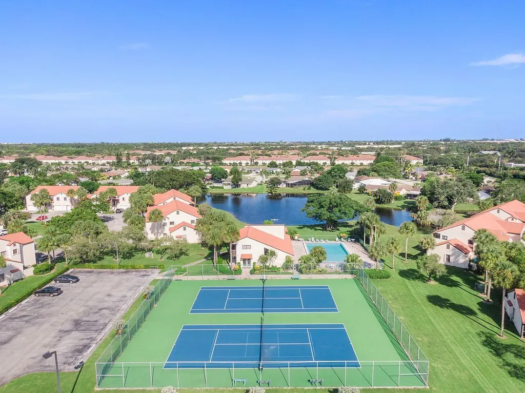 21 Vía De Casas Norte Boynton Beach FL 33426