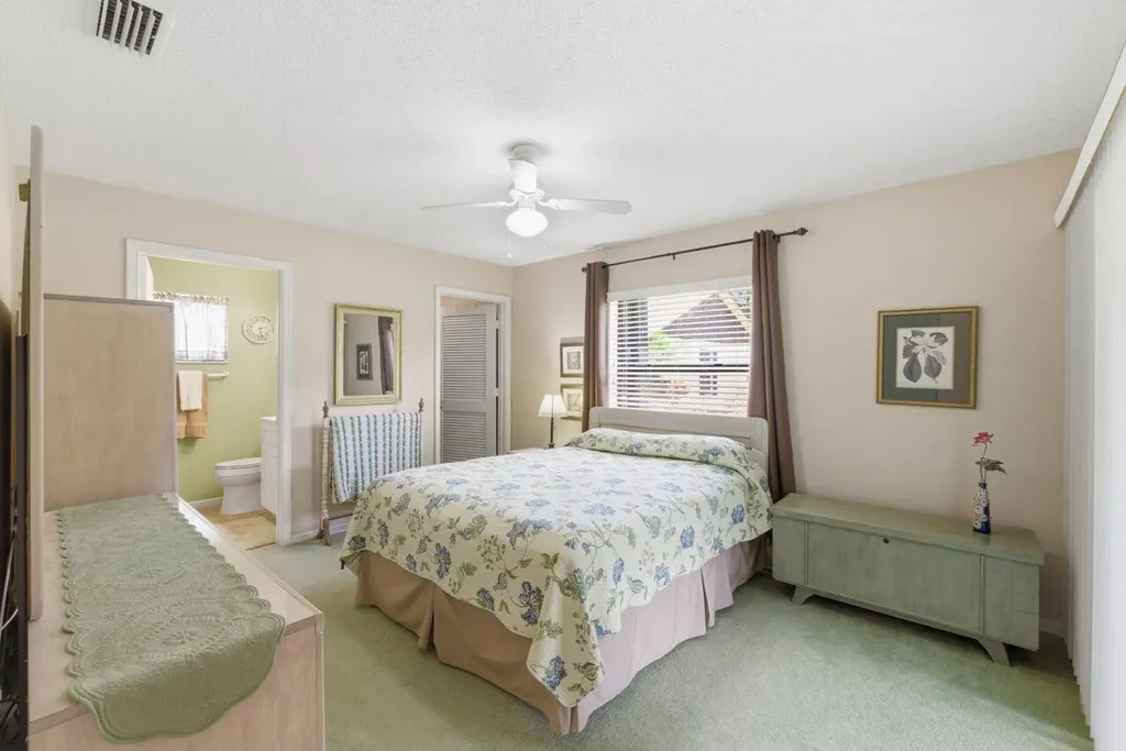 21 Vía De Casas Norte Boynton Beach FL 33426