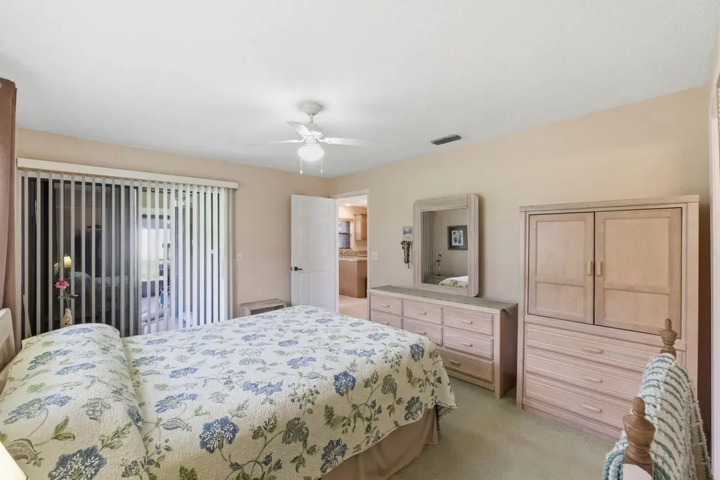 21 Vía De Casas Norte Boynton Beach FL 33426