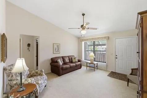 21 Vía De Casas Norte Boynton Beach FL 33426