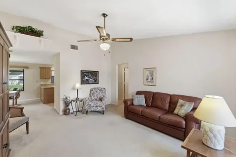 21 Vía De Casas Norte Boynton Beach FL 33426