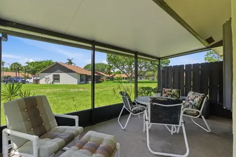 21 Vía De Casas Norte Boynton Beach FL 33426