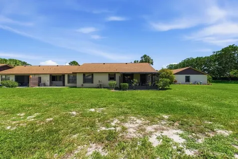 21 Vía De Casas Norte Boynton Beach FL 33426