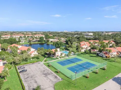 21 Vía De Casas Norte Boynton Beach FL 33426
