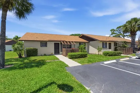 21 Vía De Casas Norte Boynton Beach FL 33426