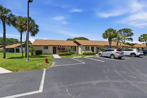 21 Vía De Casas Norte Boynton Beach FL 33426