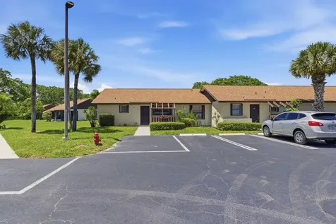 21 Vía De Casas Norte Boynton Beach FL 33426