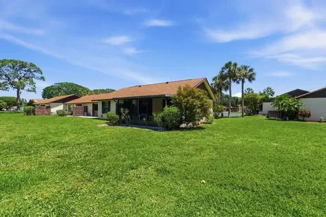 21 Vía De Casas Norte Boynton Beach FL 33426