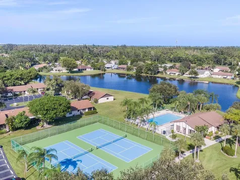 21 Vía De Casas Norte Boynton Beach FL 33426