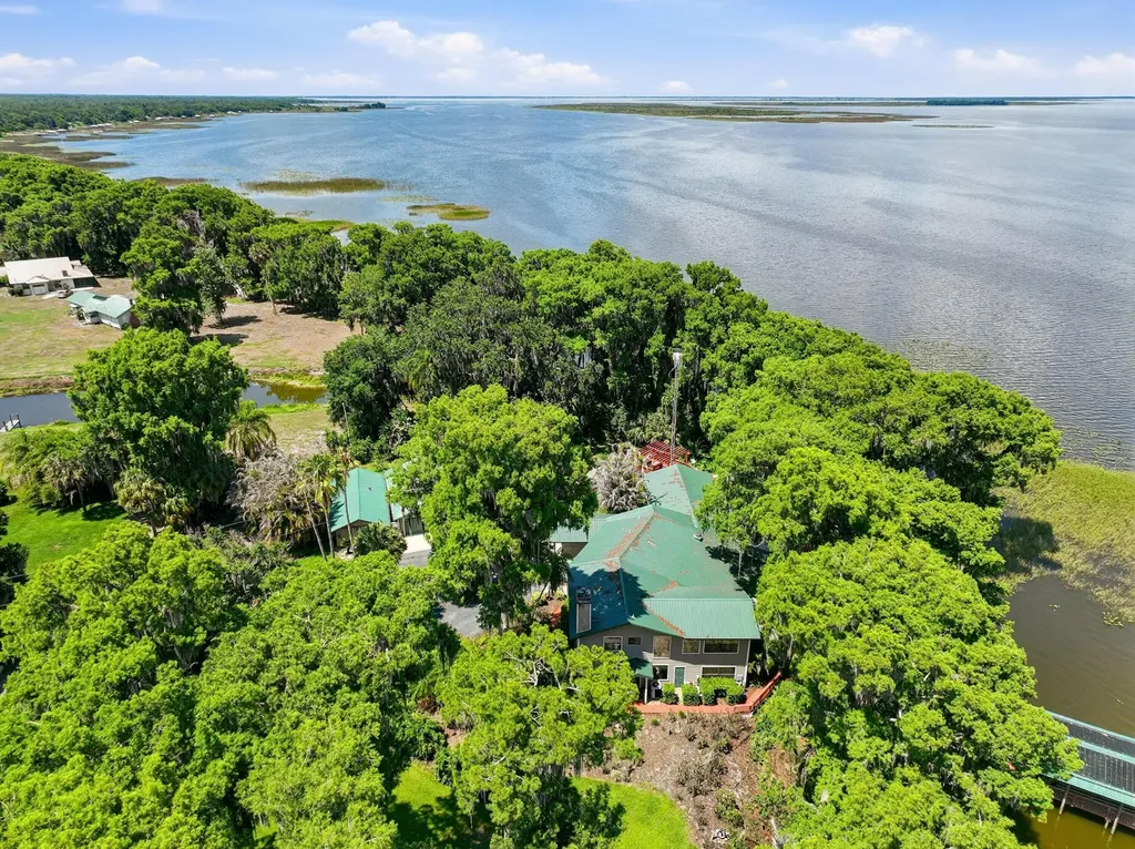 200 Windy Point Road Lake Placid FL 33852