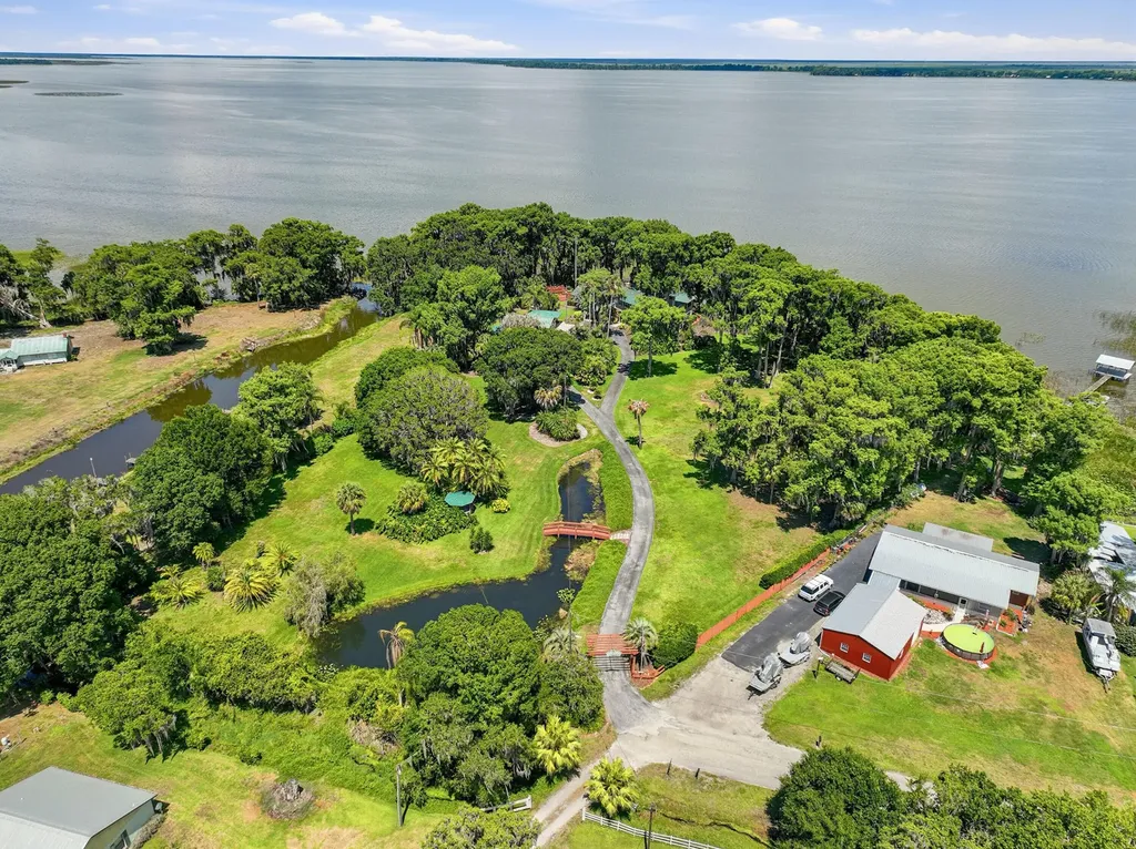 200 Windy Point Road Lake Placid FL 33852