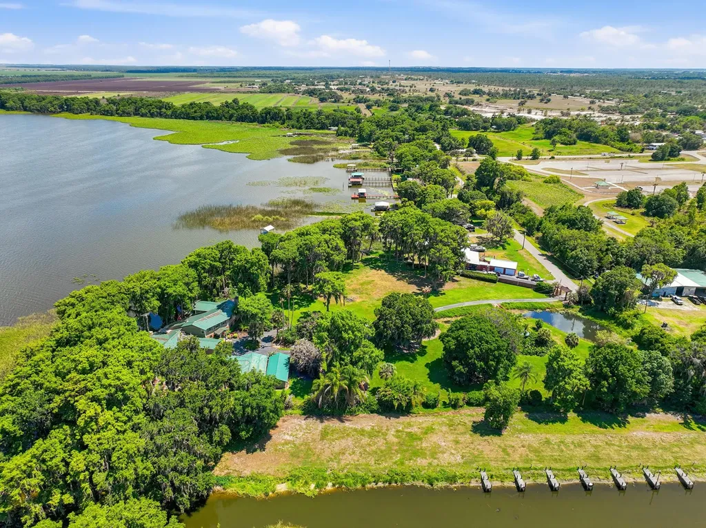 200 Windy Point Road Lake Placid FL 33852
