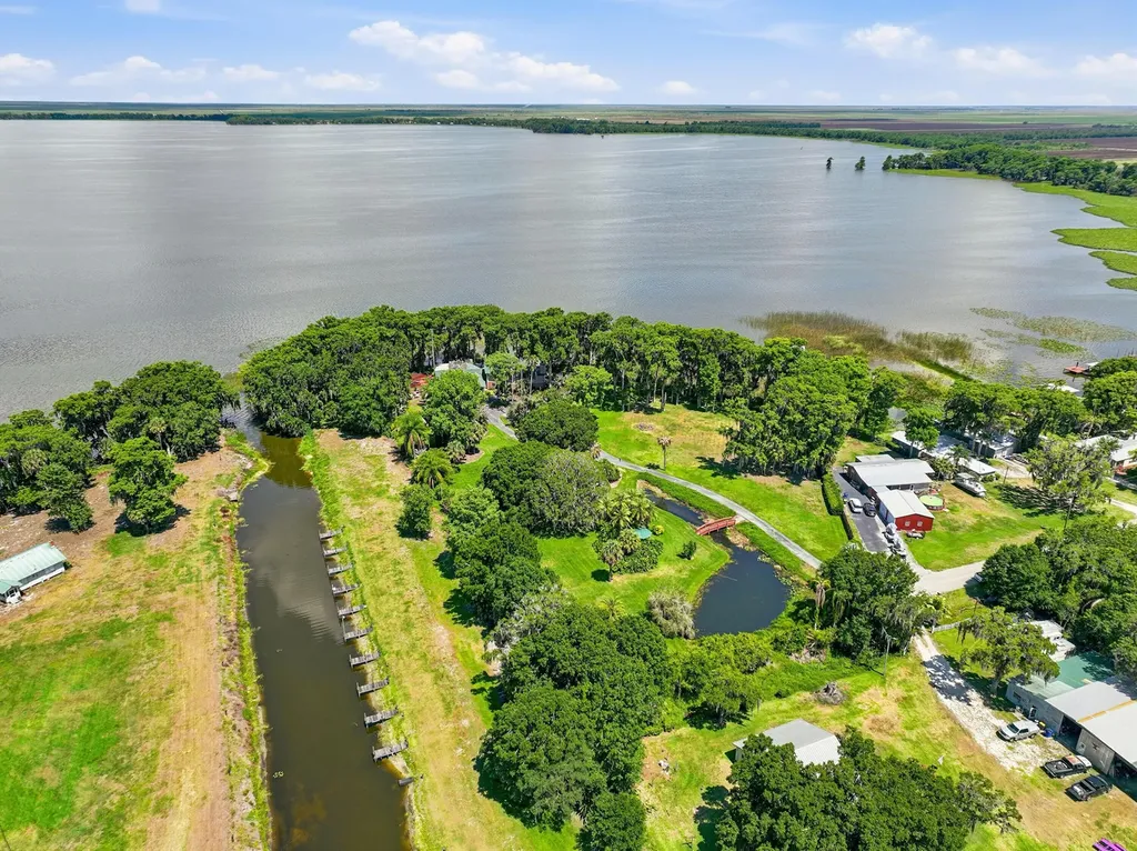 200 Windy Point Road Lake Placid FL 33852