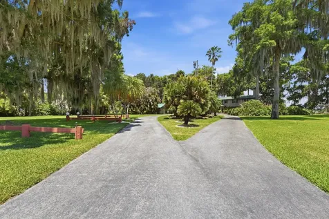 200 Windy Point Road Lake Placid FL 33852