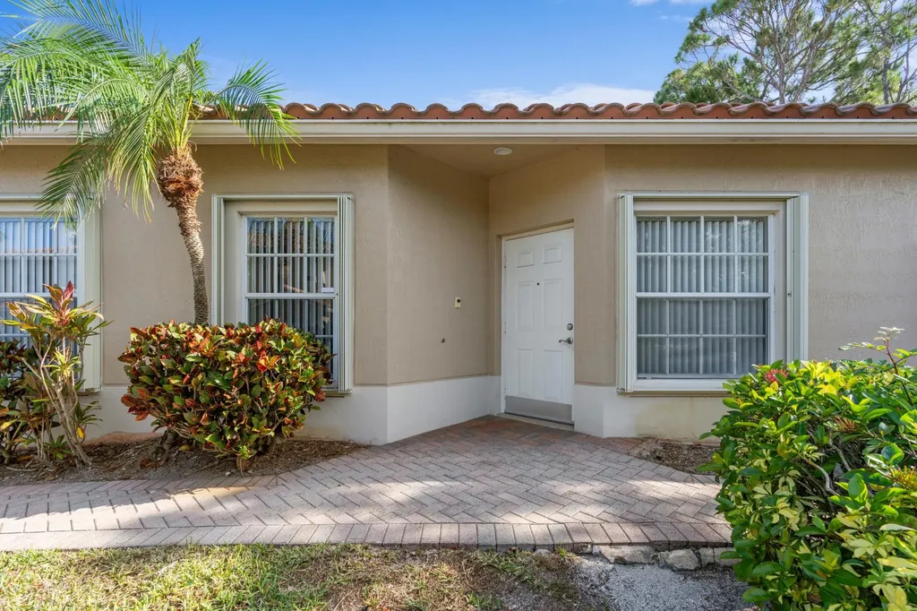 6402 Park Lake Circle Boynton Beach FL 33437