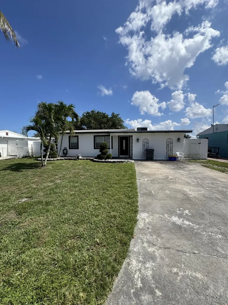 2905 Buckley Lake Worth FL 33461