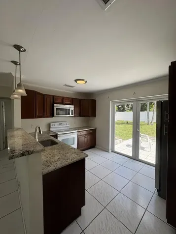 2905 Buckley Lake Worth FL 33461