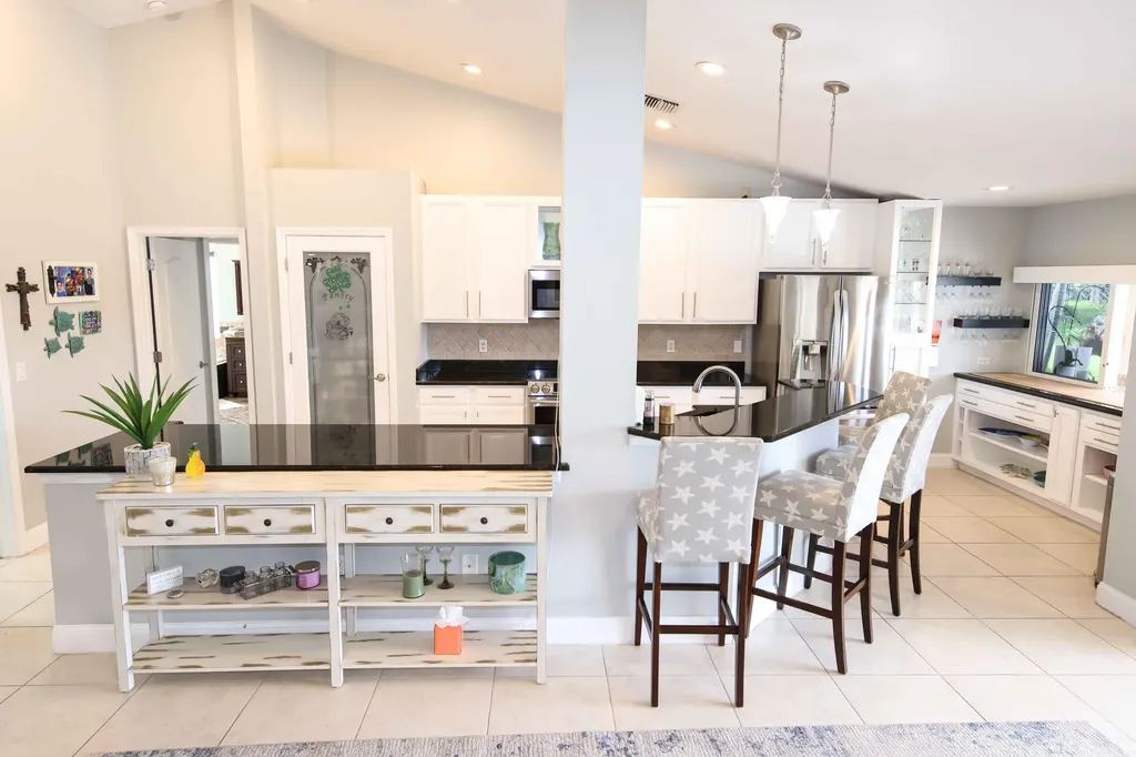 618 SW Barbuda Bay Port St Lucie FL 34986