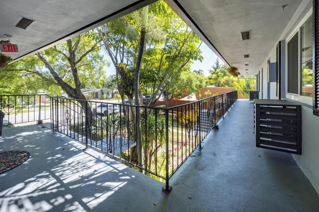 806 NE 16th Place Fort Lauderdale FL
