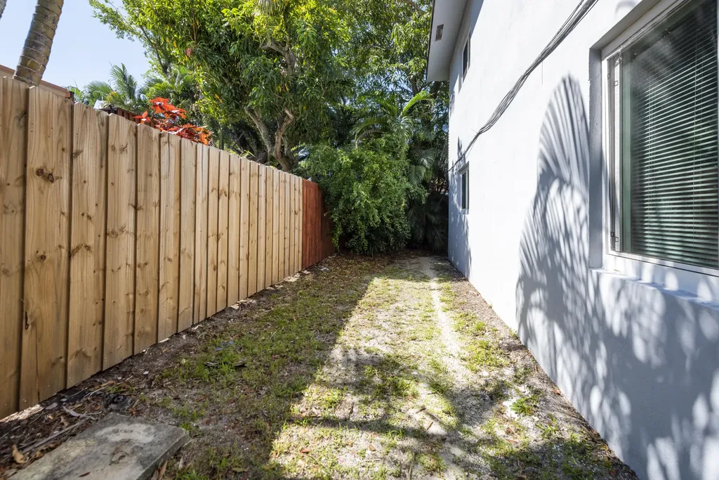806 NE 16th Place Fort Lauderdale FL