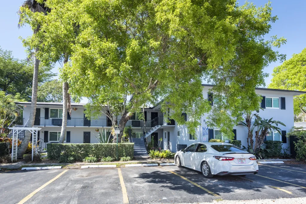 806 NE 16th Place Fort Lauderdale FL