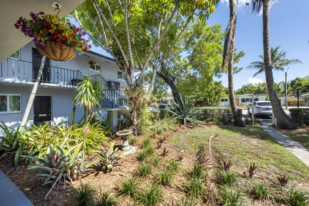 806 NE 16th Place Fort Lauderdale FL
