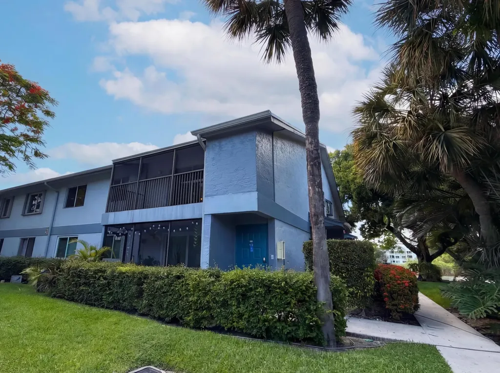 2737 S Oakland Forest Drive Oakland Park FL 33309