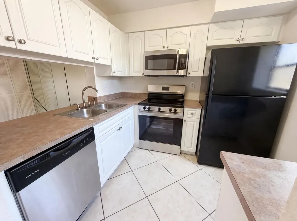2737 S Oakland Forest Drive Oakland Park FL 33309