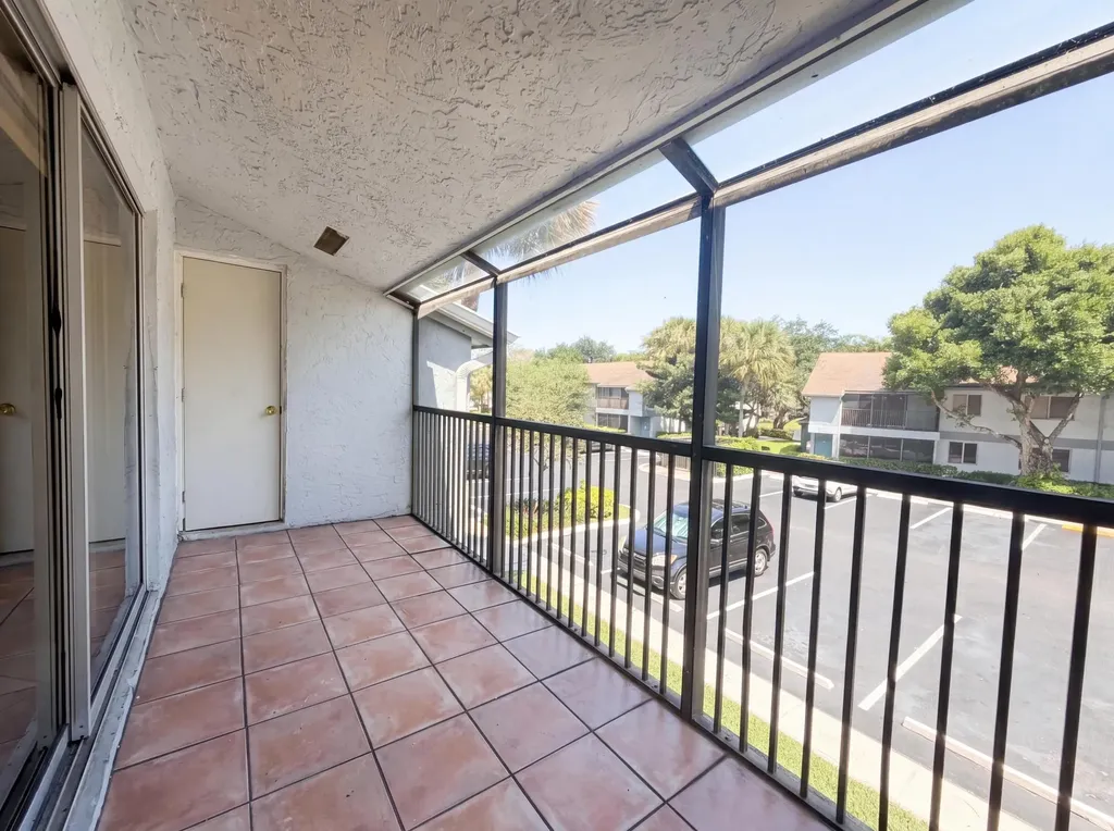 2737 S Oakland Forest Drive Oakland Park FL 33309