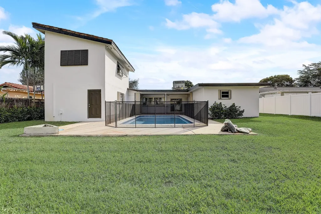 3900 N 45th Avenue Hollywood FL 33021