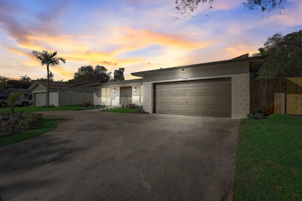 3900 N 45th Avenue Hollywood FL 33021