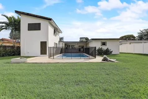 3900 N 45th Hollywood FL 33021