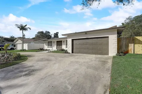3900 N 45th Hollywood FL 33021